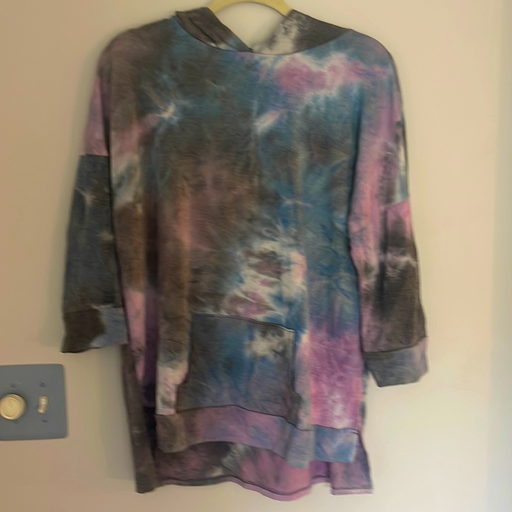 comfy three-quarter sleeve tie-dye top